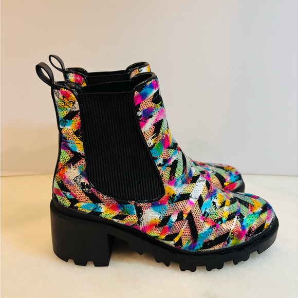 Betsey Johnson Boot | “Rowann”Rainbow Sequin Metallic Lug Sole Sz 9 - Picture 6 of 9